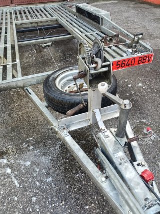 Se vende remolque portacoches 2 ejes galvanizado