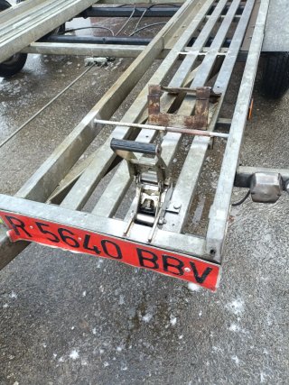 Se vende remolque portacoches 2 ejes galvanizado