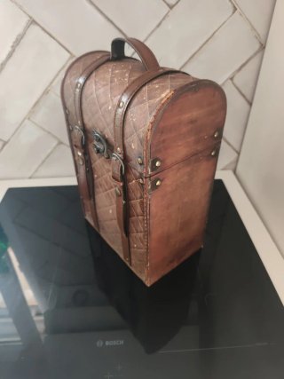 Maleta antigua estilo baúl