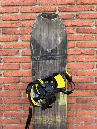 Tabla Snowboard 159 Nueva + fijaciones Nuevas L