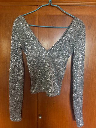 Top lentejuelas plateado manga larga escote pico