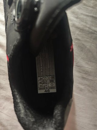 Zapatos de seguridad negros y grises sin uso
