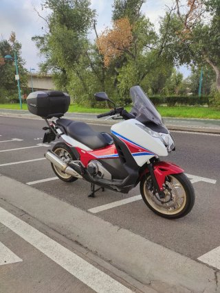Honda integra 750