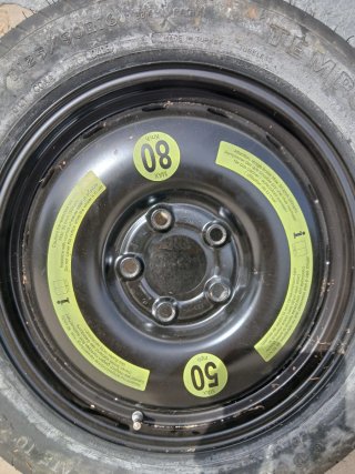 Rueda repuesto y cajón Mercedes Clase A
