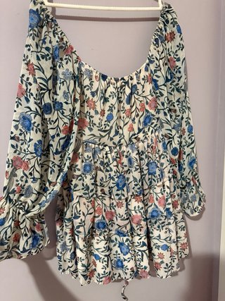 Vestido floral manga larga transparente volantes