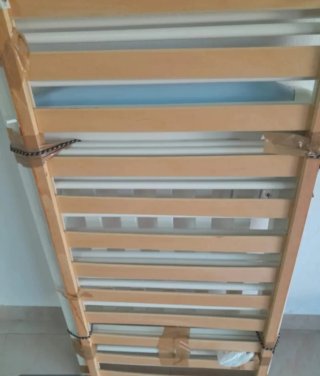 CUNA DE MADERA SEMINUEVA BLANCA Y AZUL CLARO