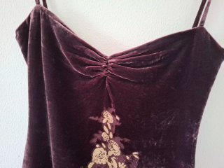 Vestido de terciopelo con estampado floral