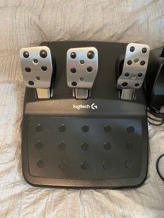 Consola PS4 Slim Nera + Volante e Accessori