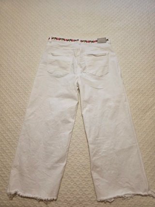 Pantalón blanco Cortefiel bordado floral