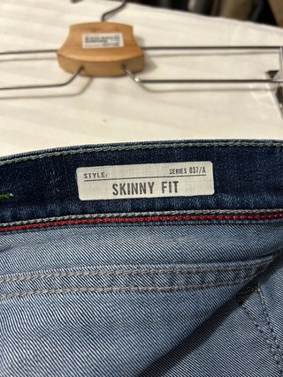 Vaqueros cortos FIFTY FOUR Skinny Fit