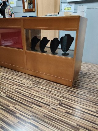 Mostrador Joyería Madera, y cristal