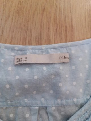 Blusa de puntos azul sin mangas