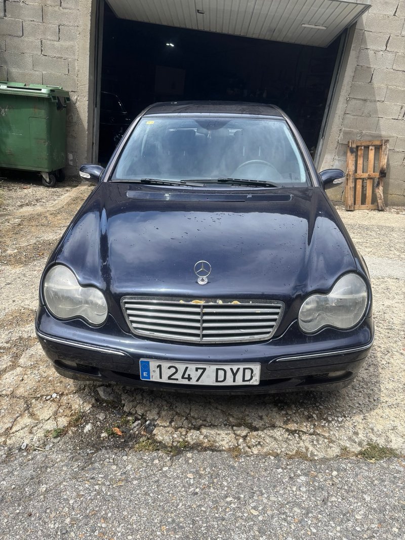 Mercedes-Benz w203 c220 CON FALLO - foto 1