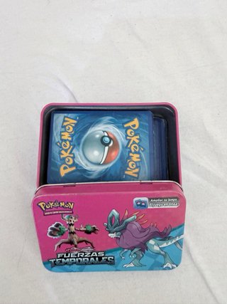 Caja de cartas Pokémon + 56 cartas
