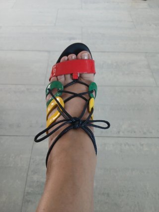 Sandalias de tacón con tiras