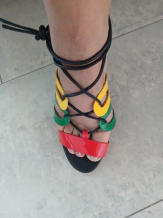 Sandalias de tacón con tiras