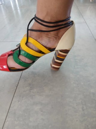 Sandalias de tacón con tiras