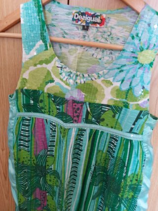 Camiseta sin mangas. Marca Desigual. Talla S