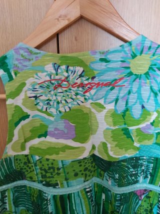 Camiseta sin mangas. Marca Desigual. Talla S