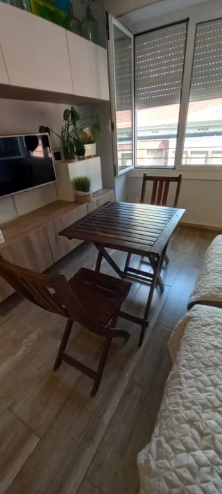 Mesa y 2 Sillas Plegables Madera Exterior