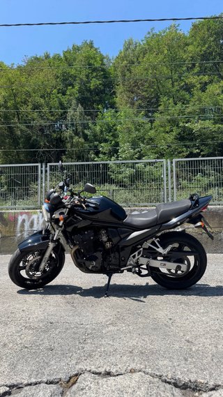 Suzuki Bandit GSF 650 Naked Negra 2005