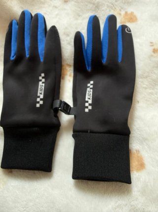 Guantes para niños con diseño humanizado