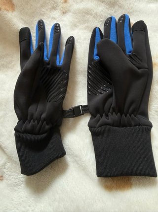 Guantes para niños con diseño humanizado