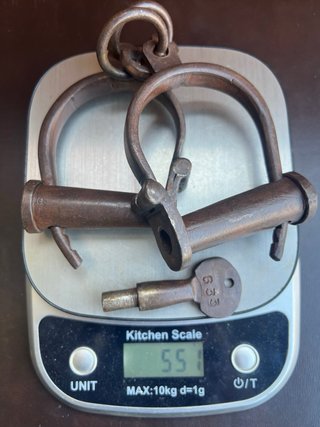 Manette antiche in ferro battuto con chiave