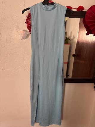 Vestido azul largo con abertura