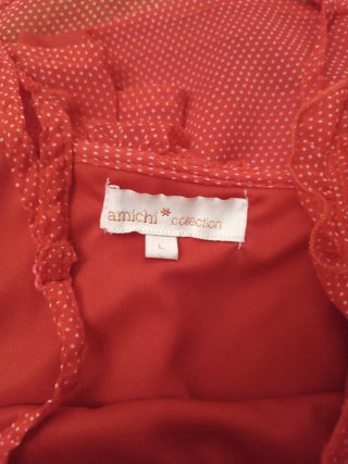 Blusa roja con puntitos