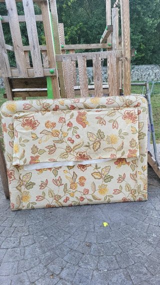 Cabecero antiguo tela floral