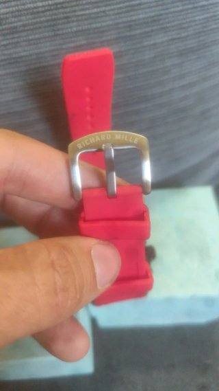 Reloj de vestir negro y rojo