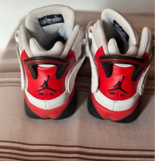 Zapatillas Jordan Blancas y Rojas