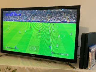 PS4 Slim 1TB + 2 Mandos