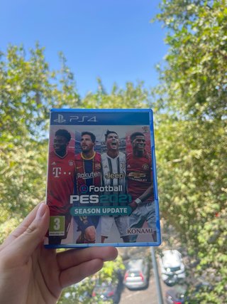 PS4 Slim 1TB + 2 mandos + PES 2021