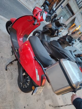 Moto Eléctrica Scooter Roja 125cc