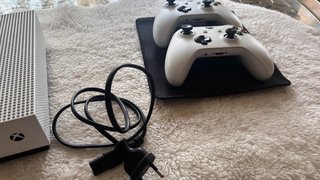 Xbox One S + 2 Mandos + GTA V