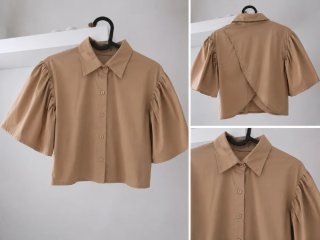 Blusa crop camel mangas abullonadas