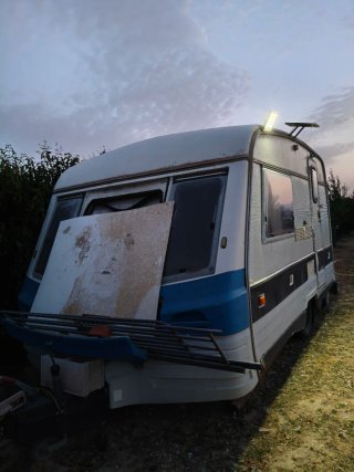 Caravana inglesa con baño para reformar