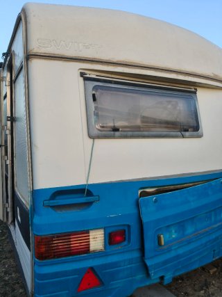 Caravana inglesa con baño para reformar