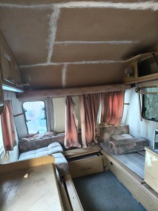 Caravana inglesa con baño para reformar