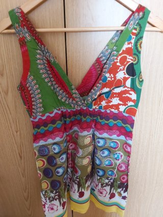 Camiseta sin mangas. Marca Desigual. Talla S