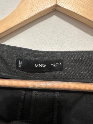 Vestido gris de tirantes con rayas