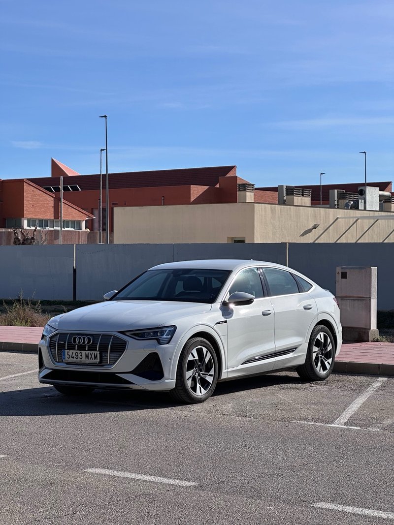 Audi Q8 E-tron Sportback 50 Quattro - foto 1