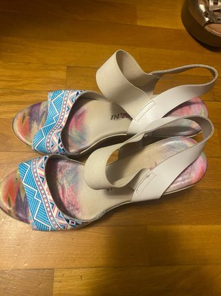 SANDALIAS DE VERANO “ Raquel Perez”. Talla 39