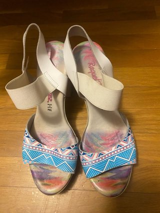 SANDALIAS DE VERANO “ Raquel Perez”. Talla 39