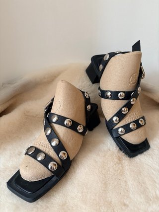 Sandalias Zara Piel Tachuelas Negras T39