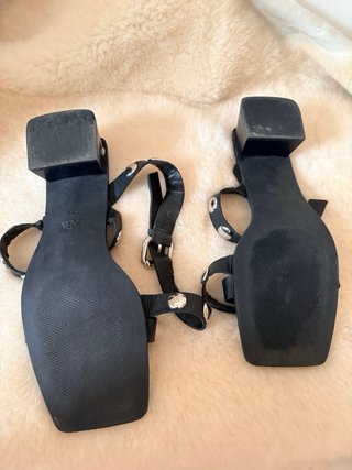Sandalias Zara Piel Tachuelas Negras T39