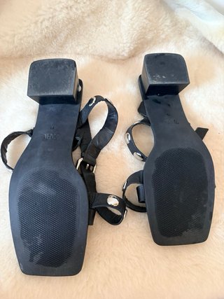 Sandalias Zara Piel Tachuelas Negras T39
