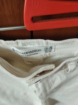 Pantalones impermeables blancos